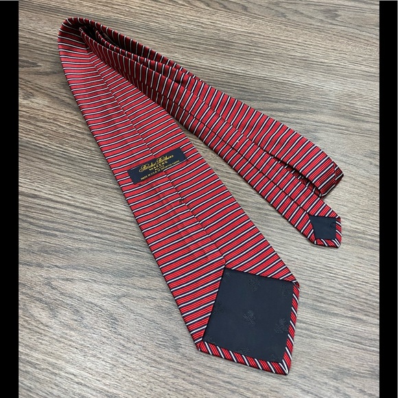 Brooks Brothers Red, Navy & White Stripe Tie - Picture 2 of 4